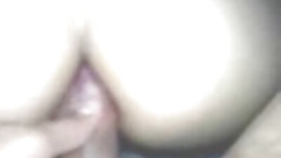 در حالی که سکس خارجی کوتاه من دوربین فیلمبرداری را نگه می دارم ، زن برهنه آماتور برهنه دهان شکنجه دهانی